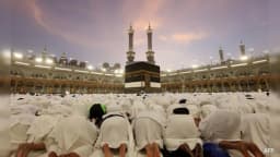 Saudi Arabia begins early Hajj 2026 visa applications